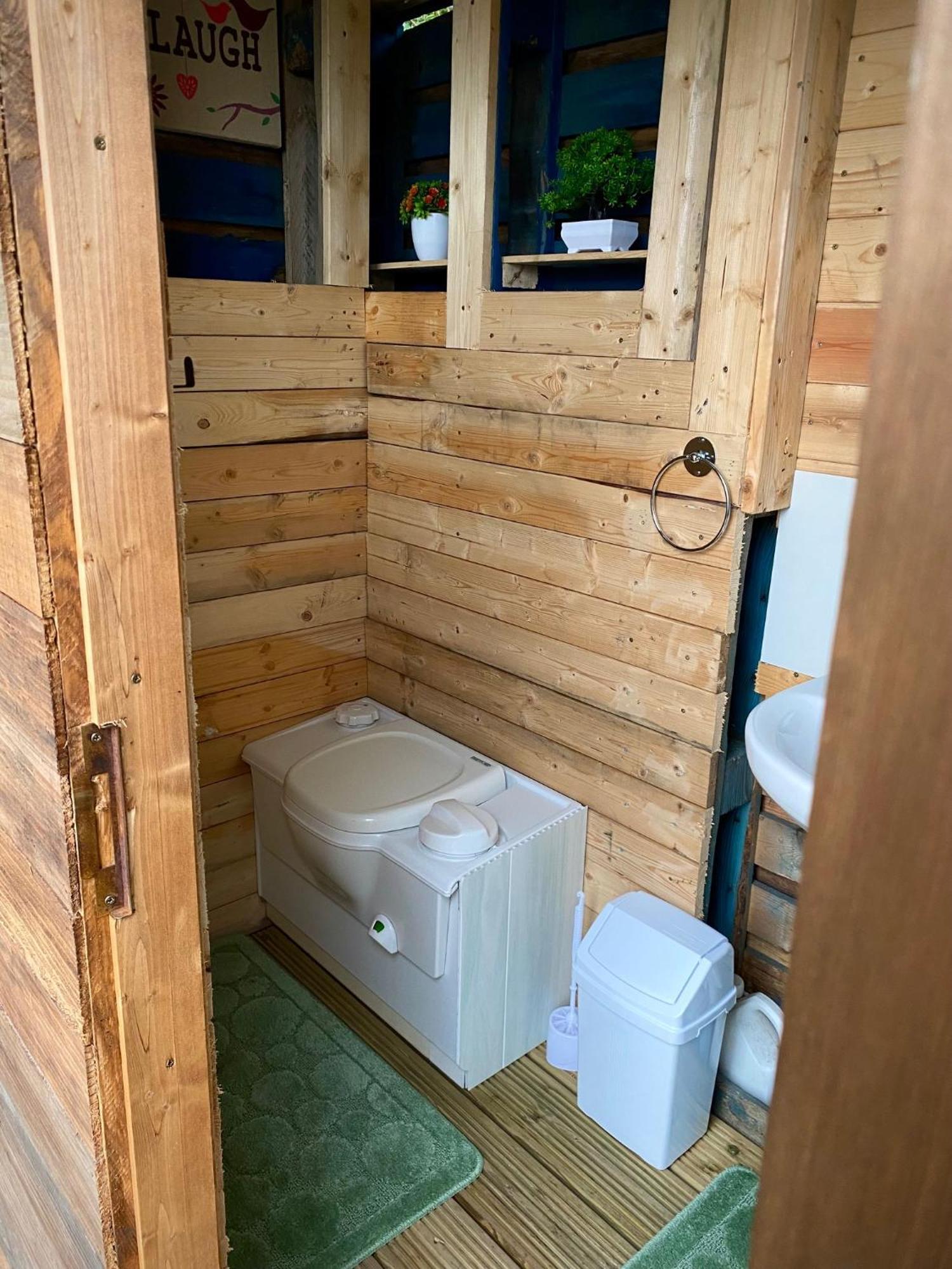 Cherry Tree Glamping Lodge Wellington  Ngoại thất bức ảnh